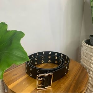 SHEIN Black Eyelet Decor Buckle Belt